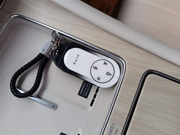Aito M8 2025 2025款 增程 Max版 37kWh 6座版 (192线激光雷达）