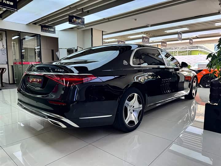 صورة 2 - Mercedes-Benz Maybach S-Class