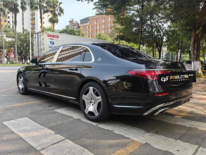 صورة 3 - Mercedes-Benz Maybach S-Class