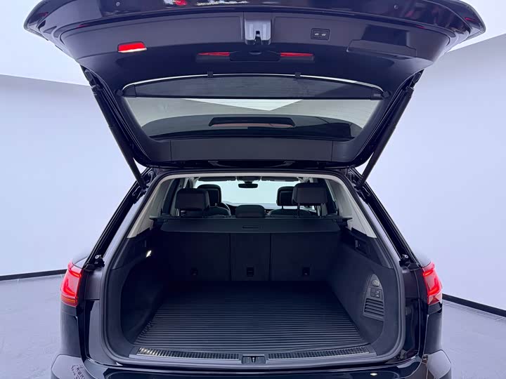 Volkswagen Touareg 2023 2023款 3.0TSI 锐享版 曜黑运动套装