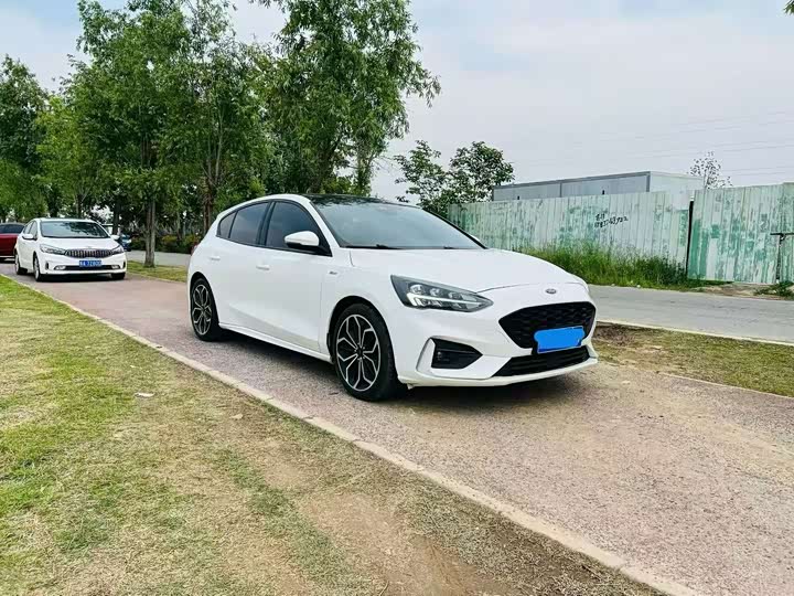 Ford Focus 2021 2021款 两厢 EcoBoost 180 自动ST Line