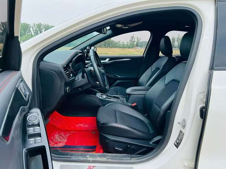 Ford Focus 2021 2021款 两厢 EcoBoost 180 自动ST Line