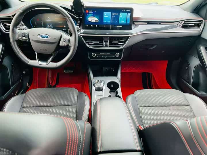 Ford Focus 2021 2021款 两厢 EcoBoost 180 自动ST Line