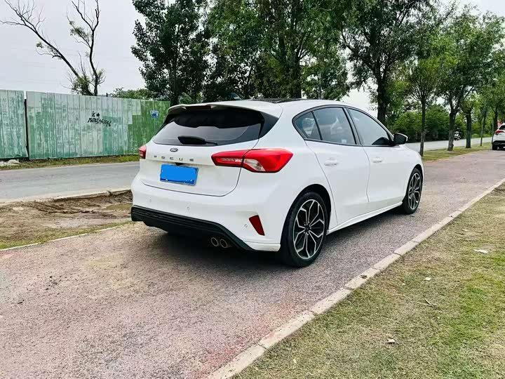 Ford Focus 2021 2021款 两厢 EcoBoost 180 自动ST Line