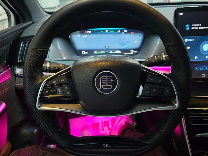 Photo 4 - BYD Tang Hybrid/EV