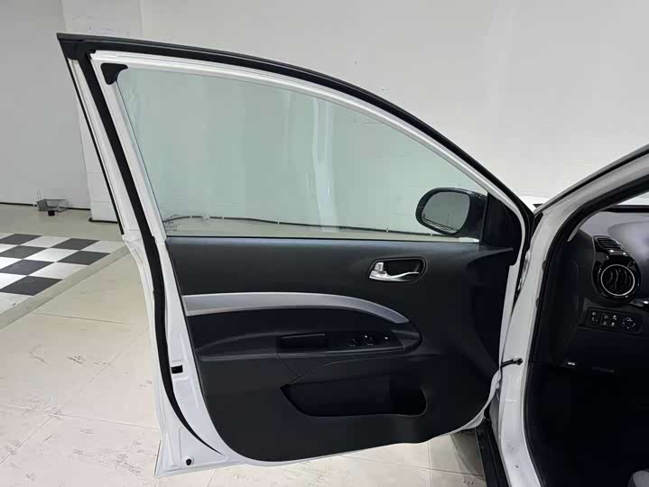 Kia KX1 2021 2021款 1.4L CVT趣享天窗款