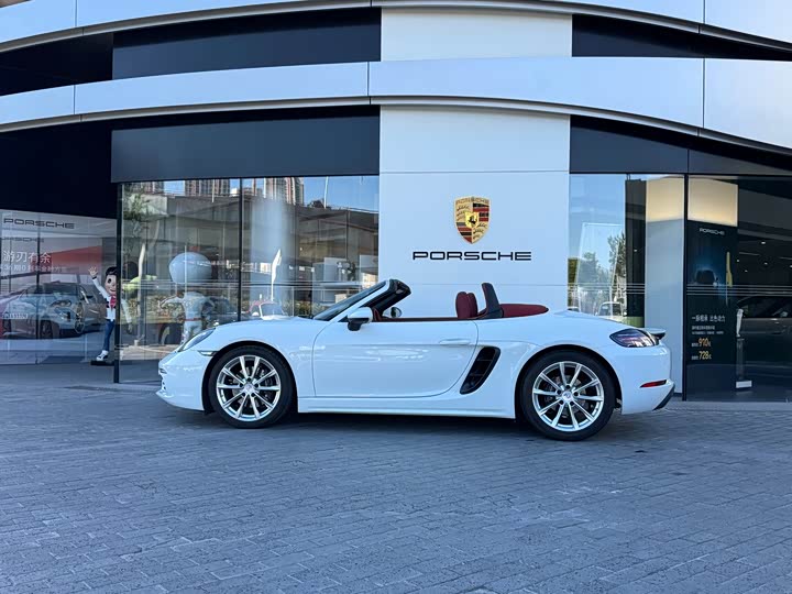 Zdjęcie 4 - Porsche 718