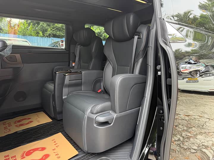 Toyota Alphard 2025 2025款 双擎 2.5L 尊贵黄金版
