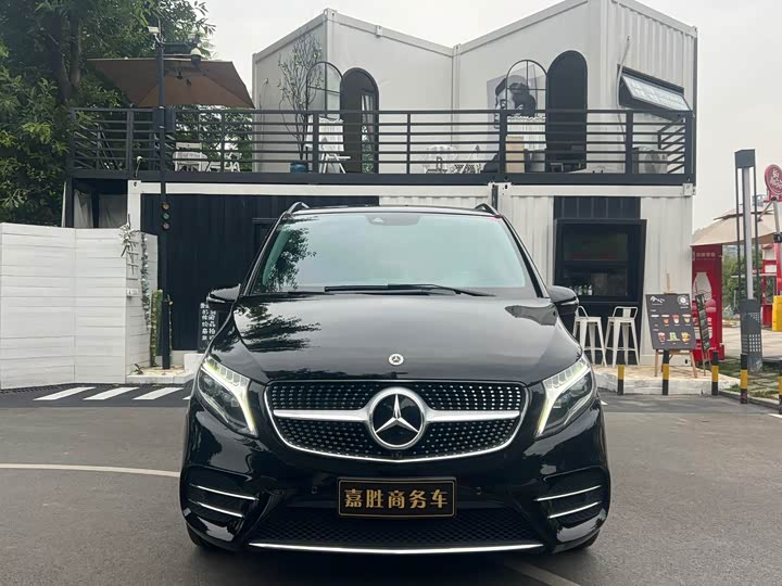 صورة 2 - Mercedes-Benz V-Class