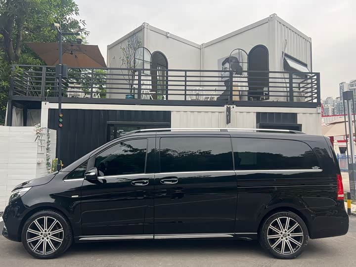 صورة 3 - Mercedes-Benz V-Class