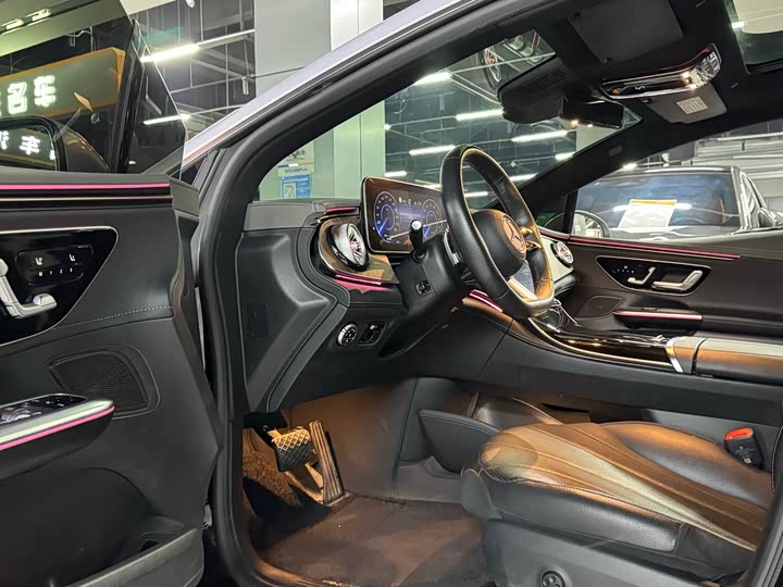 صورة 7 - Mercedes-Benz EQE