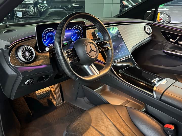 صورة 9 - Mercedes-Benz EQE