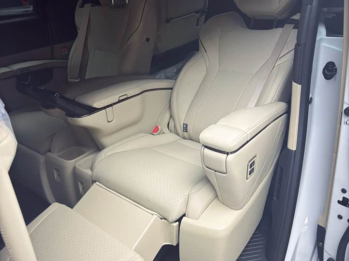 2025 Toyota Alphard