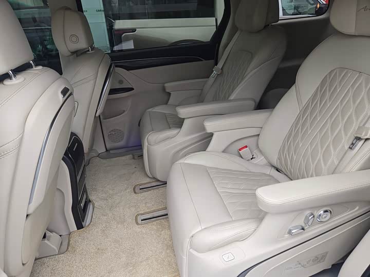 Фото 8 - Buick GL8 ES