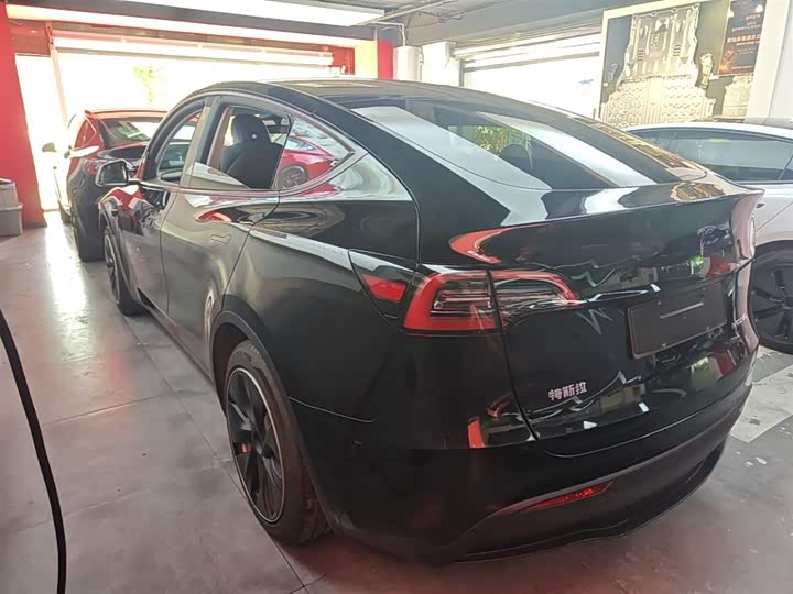 Zdjęcie 5 - Tesla Model Y