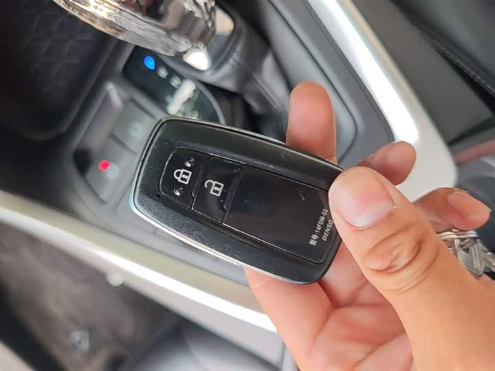 صورة 9 - Toyota RAV4
