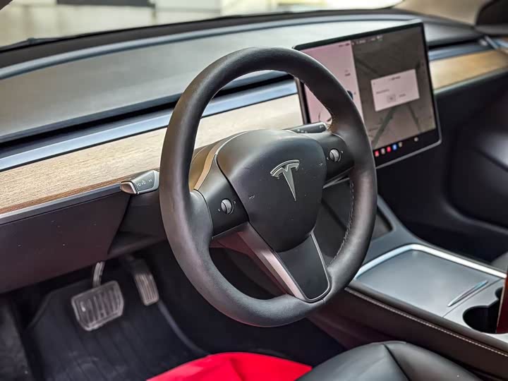 Фото 4 - Tesla Model 3