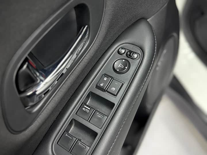 Photo 8 - Honda Vezel