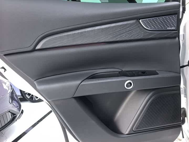 Фото 8 - Maserati Grecale