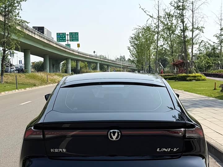 Фото 3 - Changan UNI-V