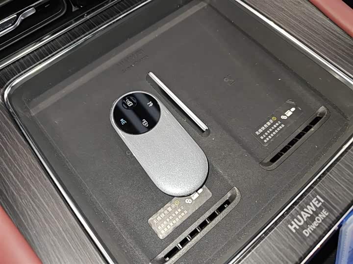 Aito M8 2025 2025款 增程 Ultra版 53.4kWh 5座版 (192线激光雷达）
