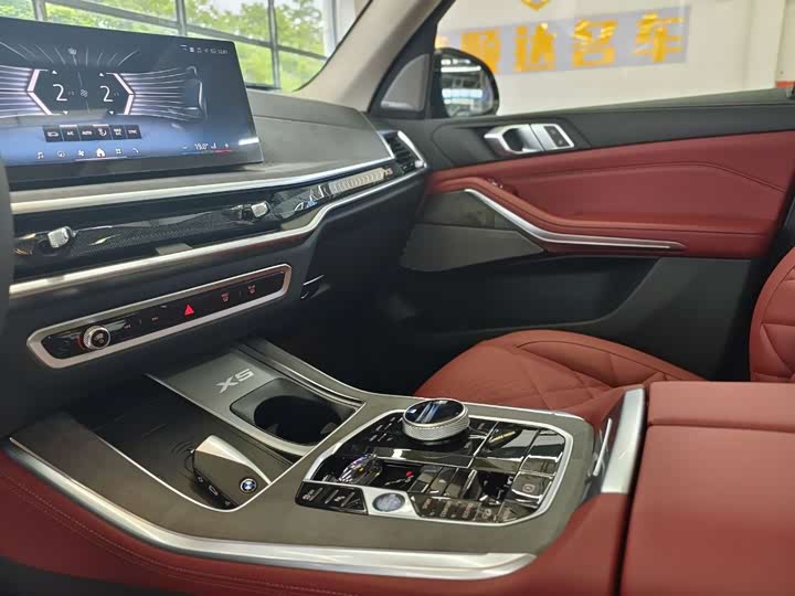 BMW X5 2026 2026款 xDrive 30Li 尊享型M运动曜夜套装