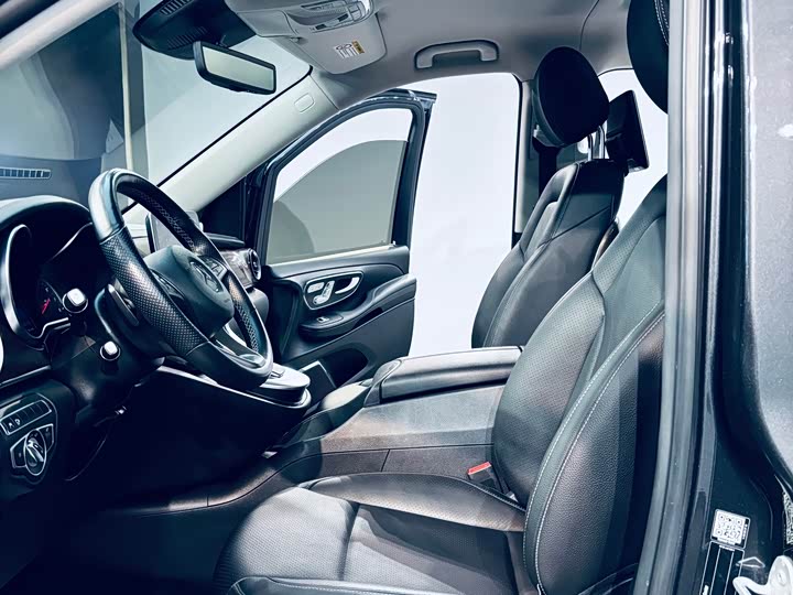Mercedes-Benz V-Class 2022 2022款 V 260 L 长轴距尊贵版
