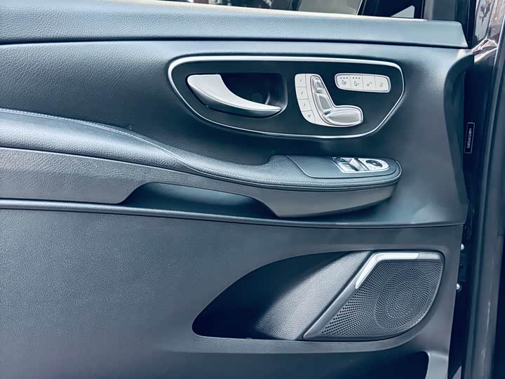 Mercedes-Benz V-Class 2022 2022款 V 260 L 长轴距尊贵版