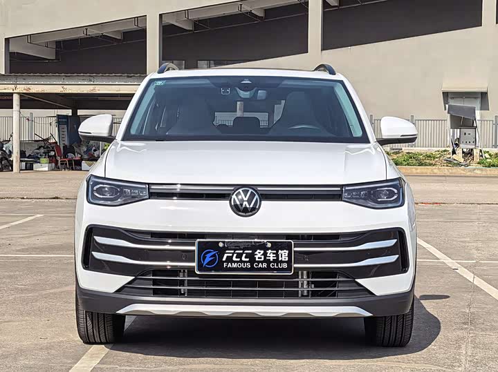 Фото 2 - Volkswagen Tharu