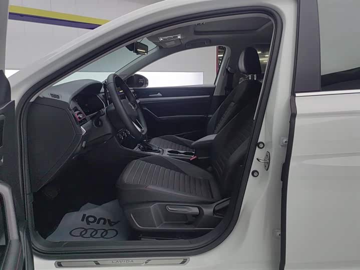 Фото 9 - Volkswagen Lavida