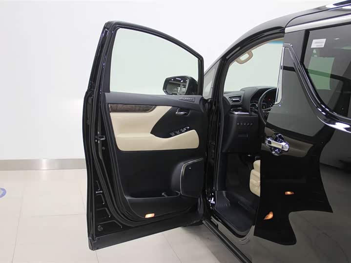 Toyota Alphard 2021 2021款 双擎 2.5L 尊贵版