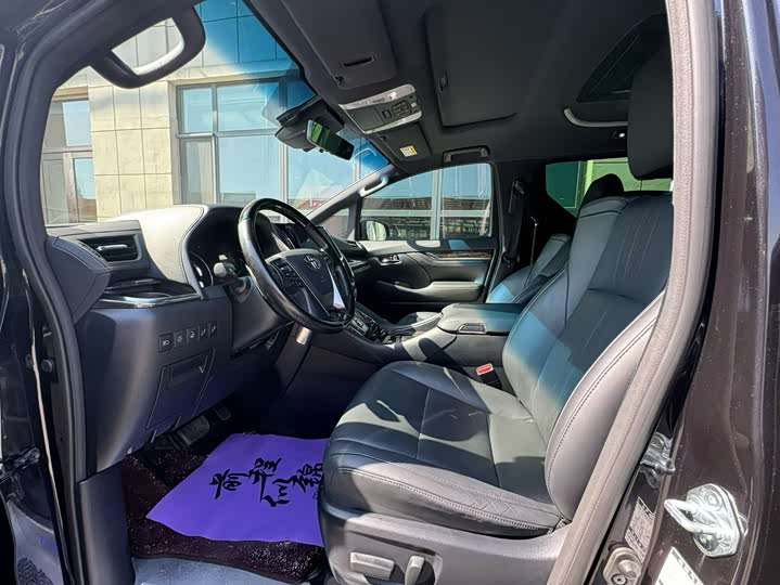 Photo 4 - Toyota Alphard