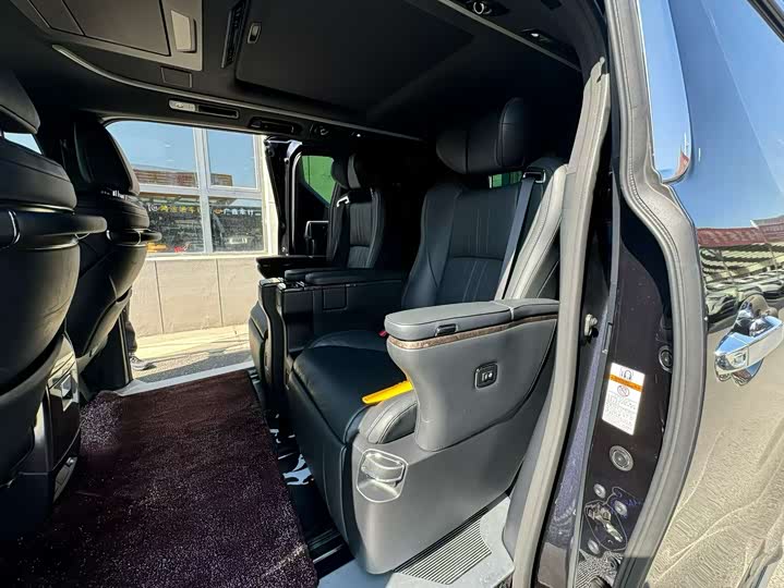 Photo 6 - Toyota Alphard