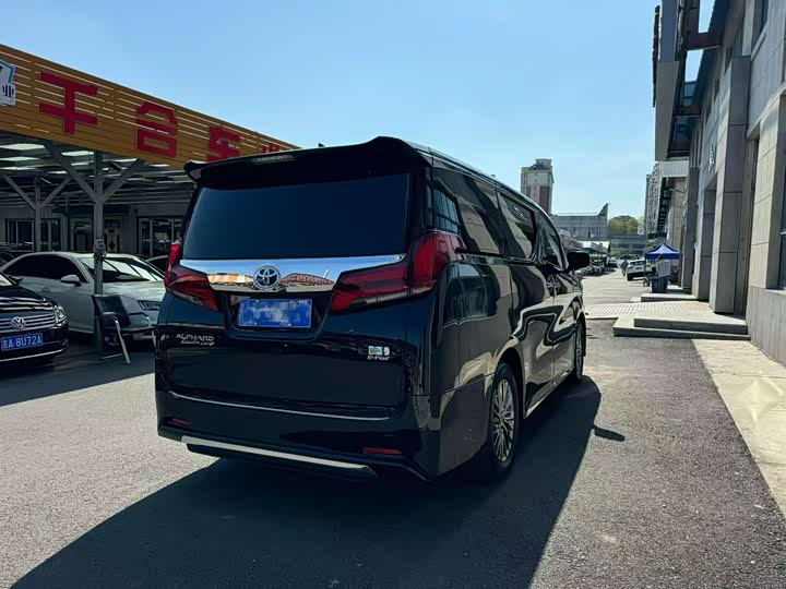 Photo 7 - Toyota Alphard