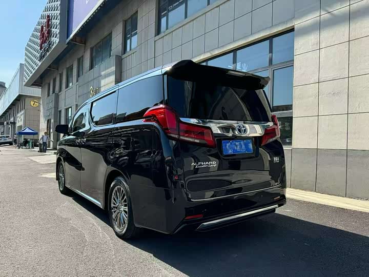 Photo 9 - Toyota Alphard