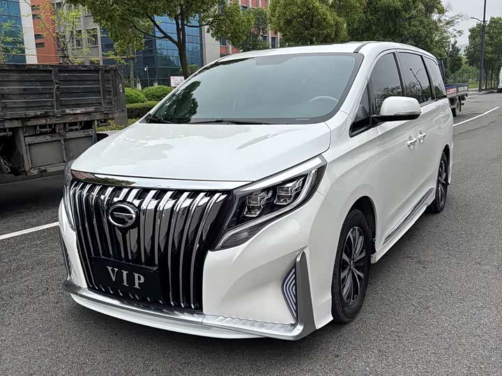 Фото 2 - GAC Trumpchi M8