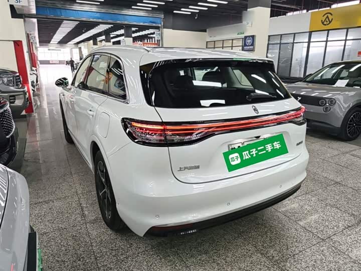 Фото 5 - Shangjie (Huawei × SAIC) H5