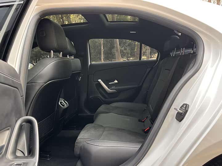 Zdjęcie 4 - Mercedes-Benz A-Class