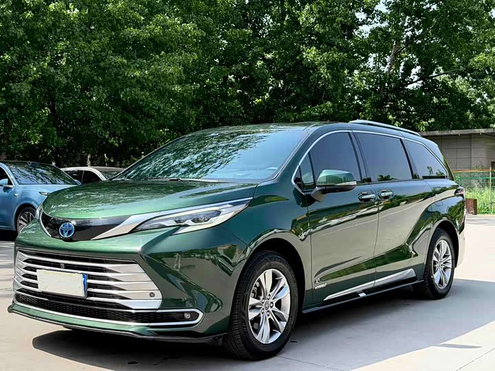 Photo 1 - Toyota Sienna