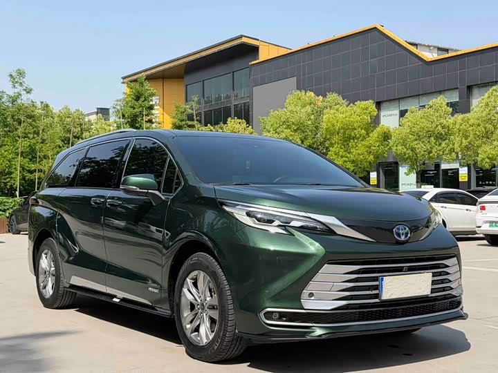 Photo 3 - Toyota Sienna