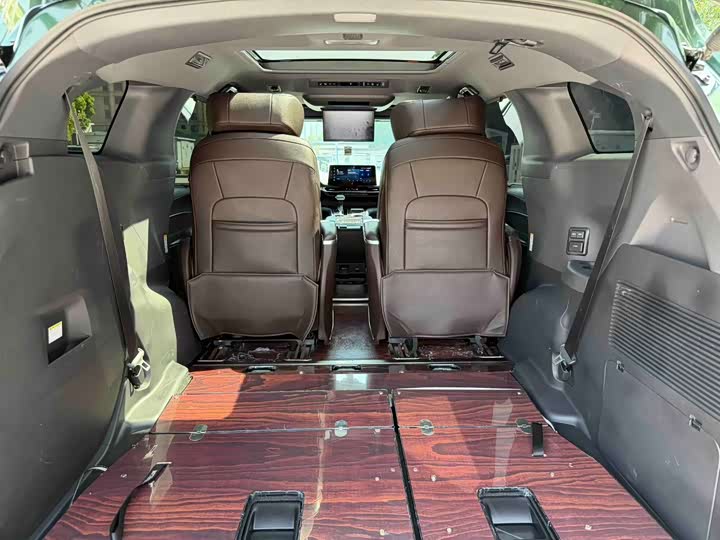 Photo 6 - Toyota Sienna