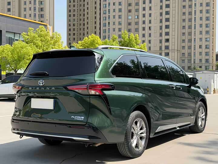 Photo 7 - Toyota Sienna