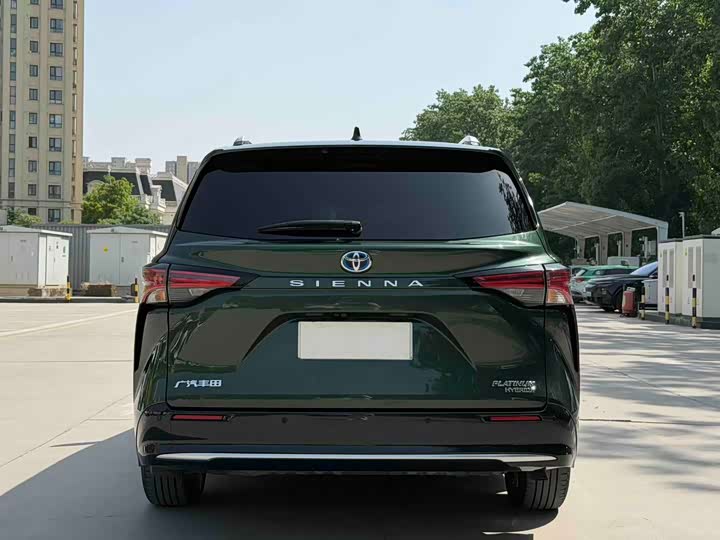 Photo 8 - Toyota Sienna