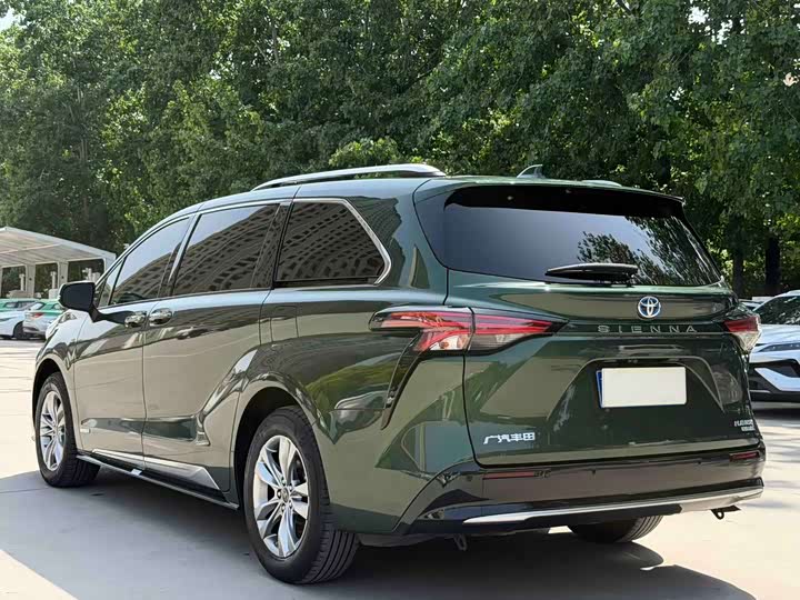 Photo 9 - Toyota Sienna