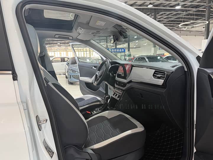 Volkswagen Tharu 2025 2025款 新锐 1.5L 锐意版