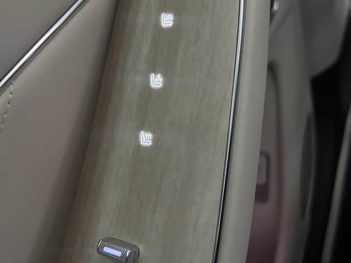 Aito M8 2025 2025款 增程 Max+版 53.4kWh 5座版 (192线激光雷达）