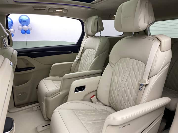 Фото 7 - Buick GL8 ES