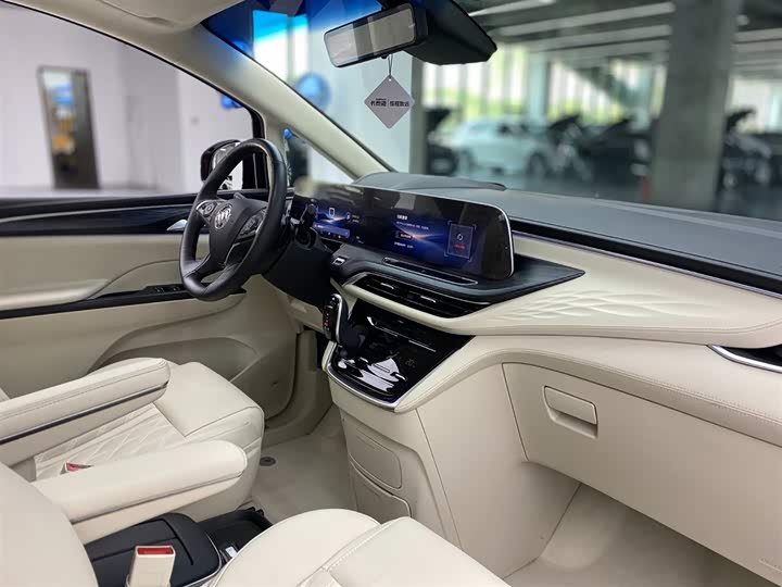 Фото 9 - Buick GL8 ES