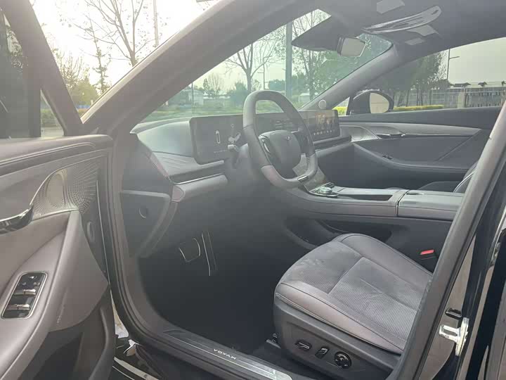 Voyah Passion 2024 2024款 PHEV 四驱超长续航行政版
