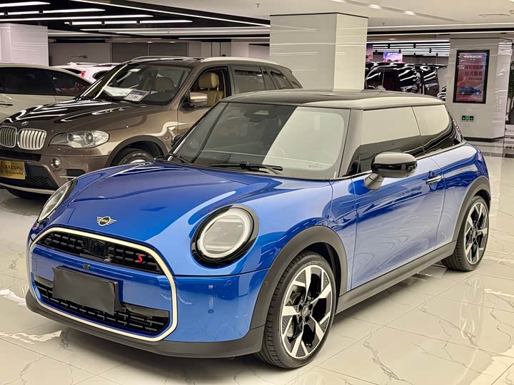 Mini Mini 2025 2025款 2.0T COOPER S 艺术家 三门版